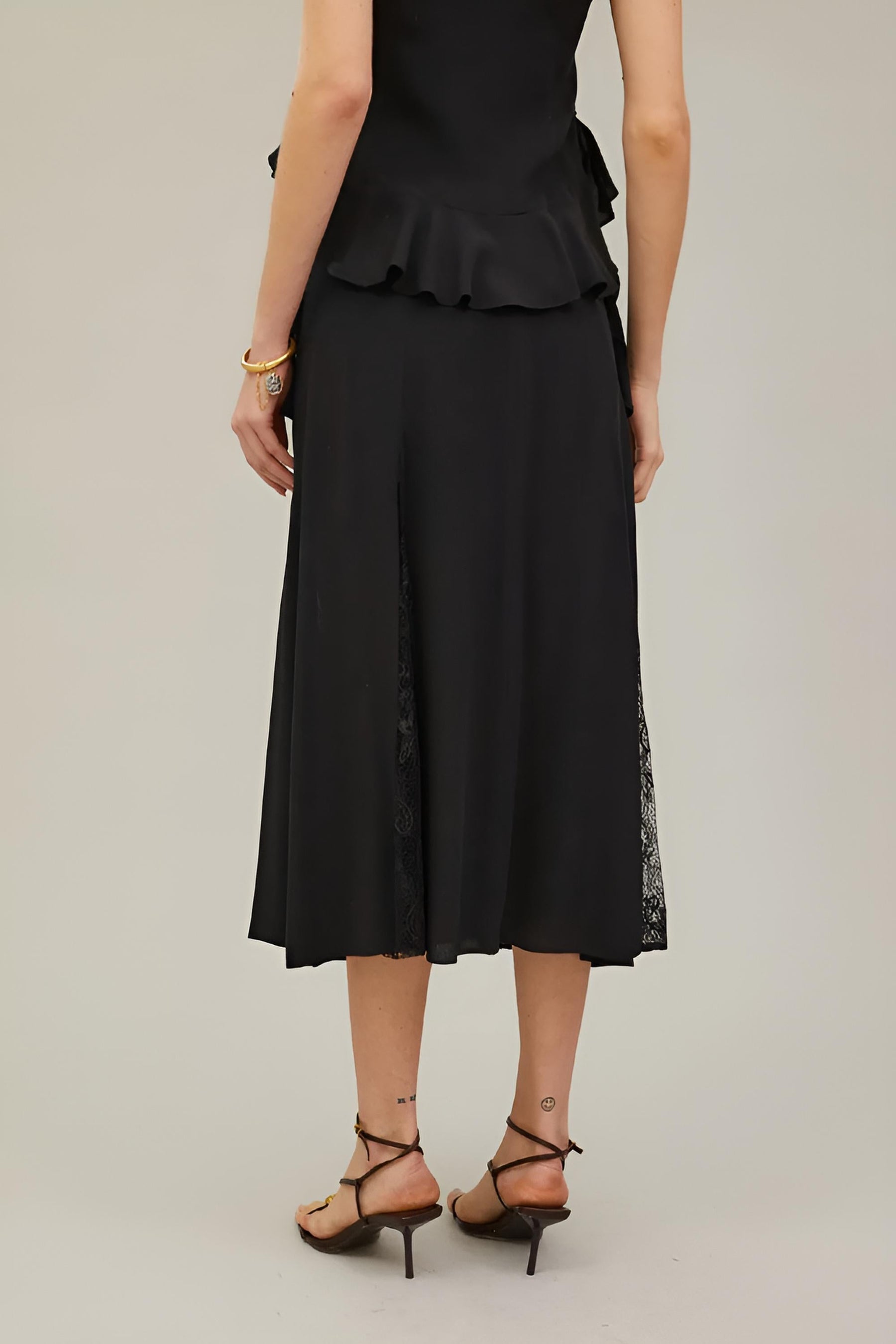 Saia Midi Godê RYVEI com Renda